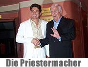 seit August 2005: Joachim Fuchsberger und Pascal Breuer in "Der Priestermacher" (Foto: Martin Schmitz)