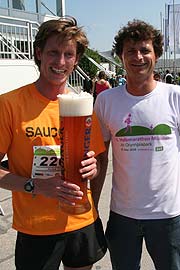 http://www.ganz-muenchen.de/Media/bilder%20fitness/laufen/halbmarathon_muenchen/2009/090503ziel_bis11_25_20.jpg