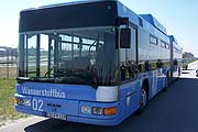 AGleich am Flughafen wird sich Prinz Andrew den Wasserstoffbus von MAN ansehen, bevor es weiter geht in die Münchner City (Foto: Martin Schmitz)