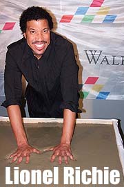 Lionel Richie wurde am 16.10.2004 in den Munich Olympic Walk of Stars aufgenommen (Foto: Martin Schmitz)