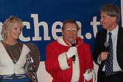 Mit Fritz Wepper als Santa Claas wurden die neuen Senderäume im Dezember vorgestellt. Recht BLM Chef Prof. Dr. Wolf- Dieter Ring (Foto: Martin Schmitz)