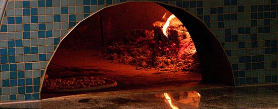 Gro&szlig;er Holzofen f&uuml;r gute Pizzen (Foto: Martin Schmitz)