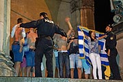 Griechen Party an der Feldherrenhalle nach dem 1:0 Sieg vs Russland am Abend des 16.06.2012 (©Foto: Martin Schmitz)