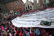 Mit dem Deutschen Meister FC Bayern meisterlich feiern auf dem Marienplatz (Foto: MartiN Schmitz)