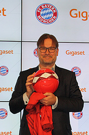 Gigaset CEO Charles Fränkl freut sich über die Platinum Partnerschaft mit dem FC Bayern München fpr die kommenden 3 Jahre (©Foto: Marikka-Laila Maisel)