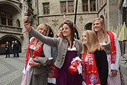 FC Bayern Spielerinnen beim Selfie (Foto: Ingrid Grossmann)