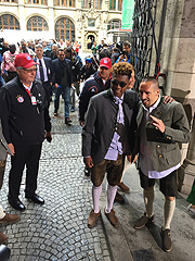 David Alaba, Franck Ribery bei ihrer Ankunft im Rathaus (©Foto: Martin Schmitz)
