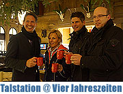 Hotel Vier Jahreszeiten Kempinski München. Christbaumkugel Versteigerung für UNICEF und Vier Jahreszeiten Talstation mit Glühweinhütt‘n (©Foto: Martin Schmitz)