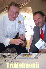 Küchenchef Mario Corti und Trüffelexperte Klaus Wilhelm Gèrard bei der Zubereitung  das Trüffelmenü (Foto: MartiN Schmitz9