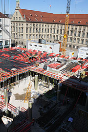 Baugrube des Josef Pschorr Haus im März 2012 (©Foto: Martin Schmitz)