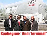 Thomas Wertmann, Christoph Siedehans, Thomas Günther und Architekt Amandus Sattler stellten zum Baubeginn das neue "Audi terminal" vor (Foto: Martin Schmitz)