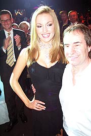 Stargast am VIP Eröffnungsabend: Chris de Burg mit Tochter Rosanna Davison, die im Dezember Miss World 2003 wurde (Foto: Martin Schmitz)