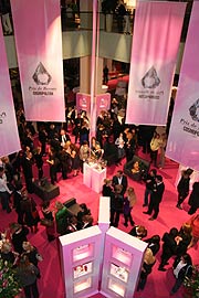 Die Ausstellung der Prix de Beauté Preisträger im Karstadt Oberpollinger begann mit einem Empfang am 14.02.2007 (Foto: Martin Schmitz)