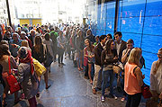 darauf warten die Kids: Hollister wird hier Deutschlands größen Store eröffnen (©Foto: Martin Schmitz)