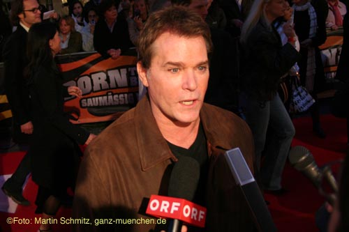 070402a_ray_liotta04