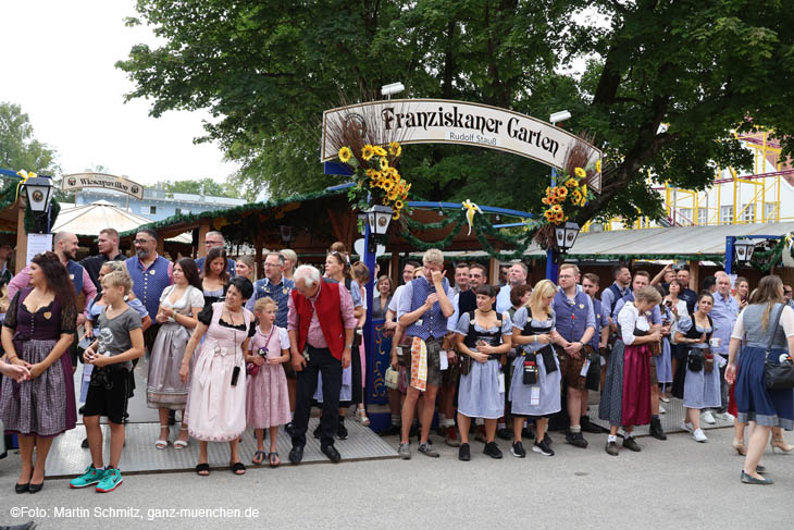 Einzug auf dem Dachauer Volksfest 2023 (©Foto: Martin Schmitz