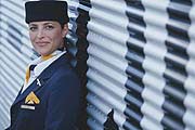 Aktuelle Uniform seit 2002 (Foto: Peter Pfander / Lufthansa)