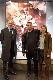 Peter Eduard Meier (li.) mit Fotograf Olaf Martens und Galeristin Nicole Stanner von f 5,6 (Foto: Martin Schmitz)