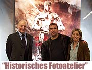 Olaf Martens - "Historistisches Fotoatelier"- Ausstellung vom 1. bis 19. April 2004. Im Rahmen von EdMeiers Art 2004 im U-Bahn-Zwischengeschoss Odeonsplatz / Feldherrnhalle (Foto: Martin Schmitz)