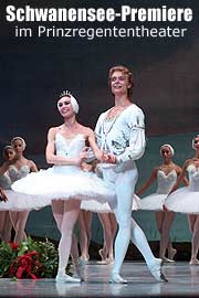 Ivan Popov mit Primaballerina Elena Kulagina bei der Premiere am 03.08.2004 (Foto: Marikka-Laila Maisel)