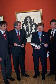 Götz Beck, Tourismusdirektor der Regio Augsburg Tourismus GmbH, Kurator der Ausstellung Prof. Dr. Roland Doschka, Augsburgs OB Dr. Paul Wengert, Winfried Heid stellen die Ausstellung vor (Foto: Martin Schmitz)