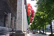 Das Haus der Lunst als Blumentopf (inflatable) (Foto. Marikka-Laila Maisel)