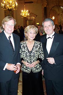 Herz-Chirurg Prof. Bruno Reichart, Schirmherin Karin Stoiber und Gastgeber Ulrich Kowalewski (v.l.) (Foto: Martin Schmitz)