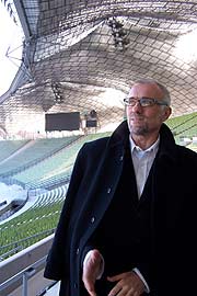 Dirigent Janos Ács (Foto: Martin Schmitz)