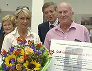 Sabine und Manfred Gotthardt waren die 2. Mio. Besucher der Pinakothek der Moderne (Foto: Haydar Koyupinar)