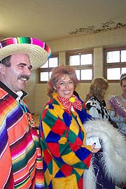 Prinzessinneneltern in der Zelle mit Brandgrafittis an der Decke (Foto: Martin Schmitz)