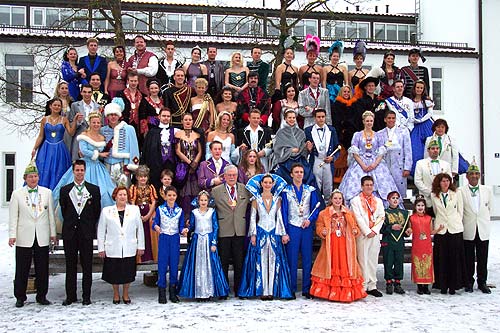 Das Gleisenia Prinzenpaar Philip I. und Fatima I. (Mitte) begrüßte anlässlich des Prinzenpaartreffens der FEN (Föderation Europäischer Narren) am 2.2.2003 in Unterhaching insgesamt 24 Prinzenpaare und 8 Kinderprinzenpaare befreundeter Garden. 

Wir haben einige Seiten mit Fotos von Prinzenpaaren aus München und Oberbayern für Sie.