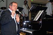 Konstantin Wecker spielte einige seiner Lieder für die Gäste im Bayerischen Hof (Foto: Martin Schmitz)