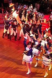 Auftritt der Siegburger Funken Blau-Weiß von 1859 e.V. bei der Narrhalla Soirée im Deutschen Theater  (Foto: Martin Schmitz)