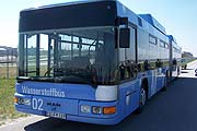 AGleich am Flughafen wird sich Prinz Andrew den Wasserstoffbus von MAN ansehen, bevor es weiter geht in die Münchner City (Foto: Martin Schmitz)