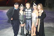 Manred Mendl, Jeanette Hain und einige der Stars auf dem Eis (Foto: Martin Schmitz)