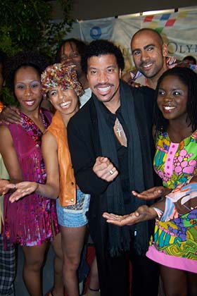 Lionel Richie udn die Cast der Show "A tribute to the soul legends" (Foto: Martin Schmitz)