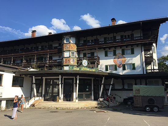 Mark vastleggen Fabrikant Räumungsverkauf Hotel Lederer in Bad Wiessee am Tegernsee - jetzt endet die  Geschichte des einst ersten Hauses am Platze