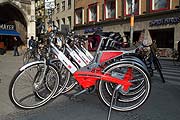 die ersten Bikes standen schon am Freitag auf dem Marienplatz (Foto: Martin Schmitz)