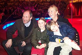 Schauspieler Michael Mendl, Carolin Fink und die Kinder Marlon & Joana