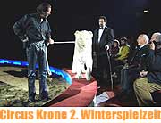 Die zweite Winterspielzeit des Circus Krone zeigt die Dressurschule eines wei&szlig;en L&ouml;wenjungen und Balanceakte der verschiedensten Art. Wir waren auf der Premiere (Foto: Martin Schmitz)