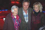 Konstantin Wecker mit Mutter Dorothea und Ehefrau Annik (Foto: Martin Schmitz)