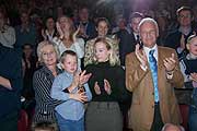 Stürmischer Applaus bei der Premiere nicht nur von Bayerns Ministerpräsident Dr. Edmund Stoiber (Foto: Martin Schmitz)