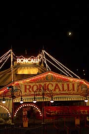 Das Roncalli Zelt steht schon seit Anfang August (Foto: Martin Schmitz)