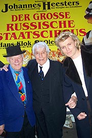 Die Weltsensation gemeinsam auf der Bühne: Clownslegende Oleg Povov, Johannes Heesters mit seinen 100 jahren und derschnellste Magier aller Zeiten, Hans Klok (Foto: Martin Schmitz)