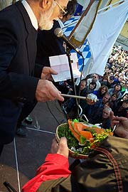 Father Bill Buckley: Blessing of the Shamrocks (Foto: Martin Schmitz)