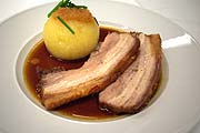 Schweinskrustenbraten in Paulanersauce (Foto: Martin Schmitz)