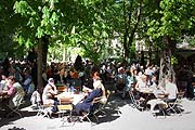 ein gemütlicher Biergarten mit viel Schatten (Foto: Martin Schmitz