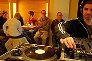 DJ's legen auf am Sonntag beim "Fellows Brunch Club" (Foto: Martin Schmitz)