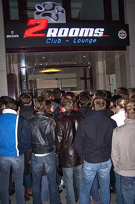 Zu sp&auml;t sollte man nicht kommen in der Nacht (Foto. Martin Schmitz)