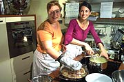 Claudia Grotzek und Julia Ramsey (Foto: Martin Schmitz)